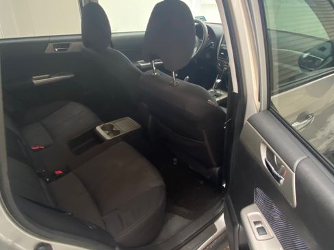 Used 2010 Subaru Forester 2.5X Premium image 6