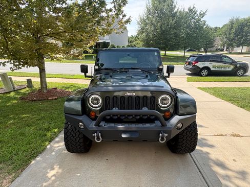 Used 2010 Jeep Wrangler Sahara AWD/4WD image 4