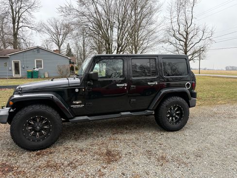 Used 2012 Jeep Wrangler Unlimited Sahara image 16