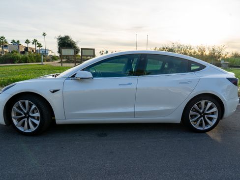 Used 2018 Tesla Model 3 Long Range image 6