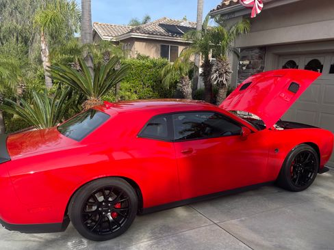 Used 2015 Dodge Challenger SRT Hellcat RWD image 12