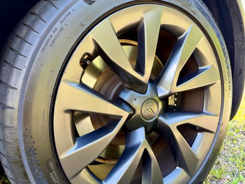 Used 2022 Tesla Model X Plaid image 12