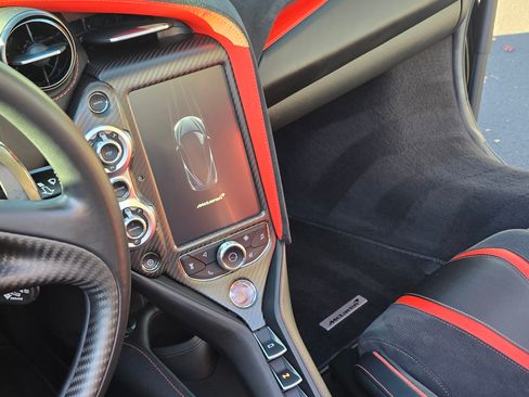Used 2022 McLaren 720S Spider image 11