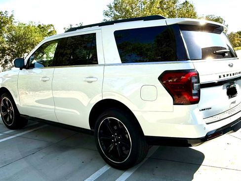 Used 2022 Ford Expedition Limited image 1