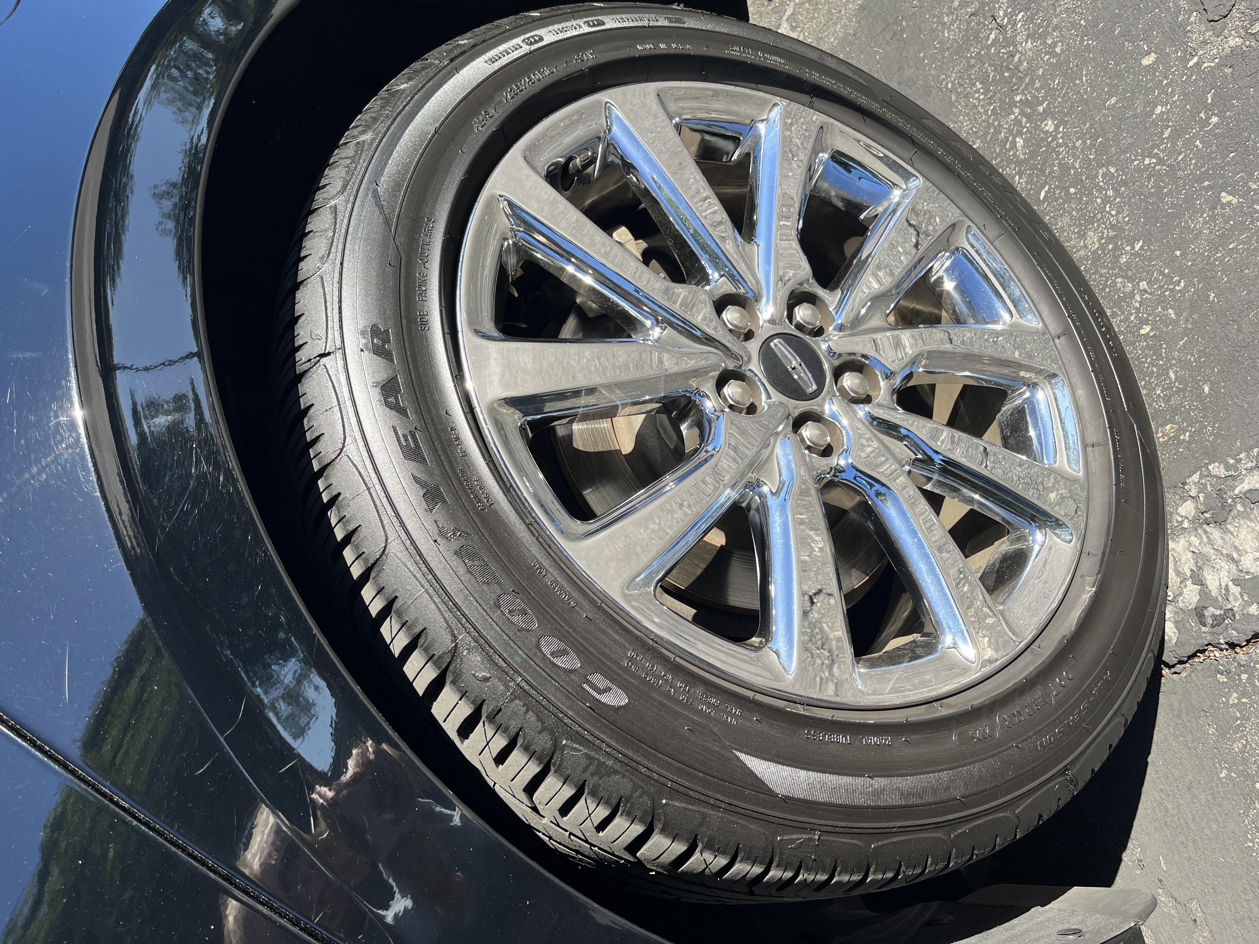Used 2017 Lincoln Continental w/ Equipment Group 500A FWD image 18