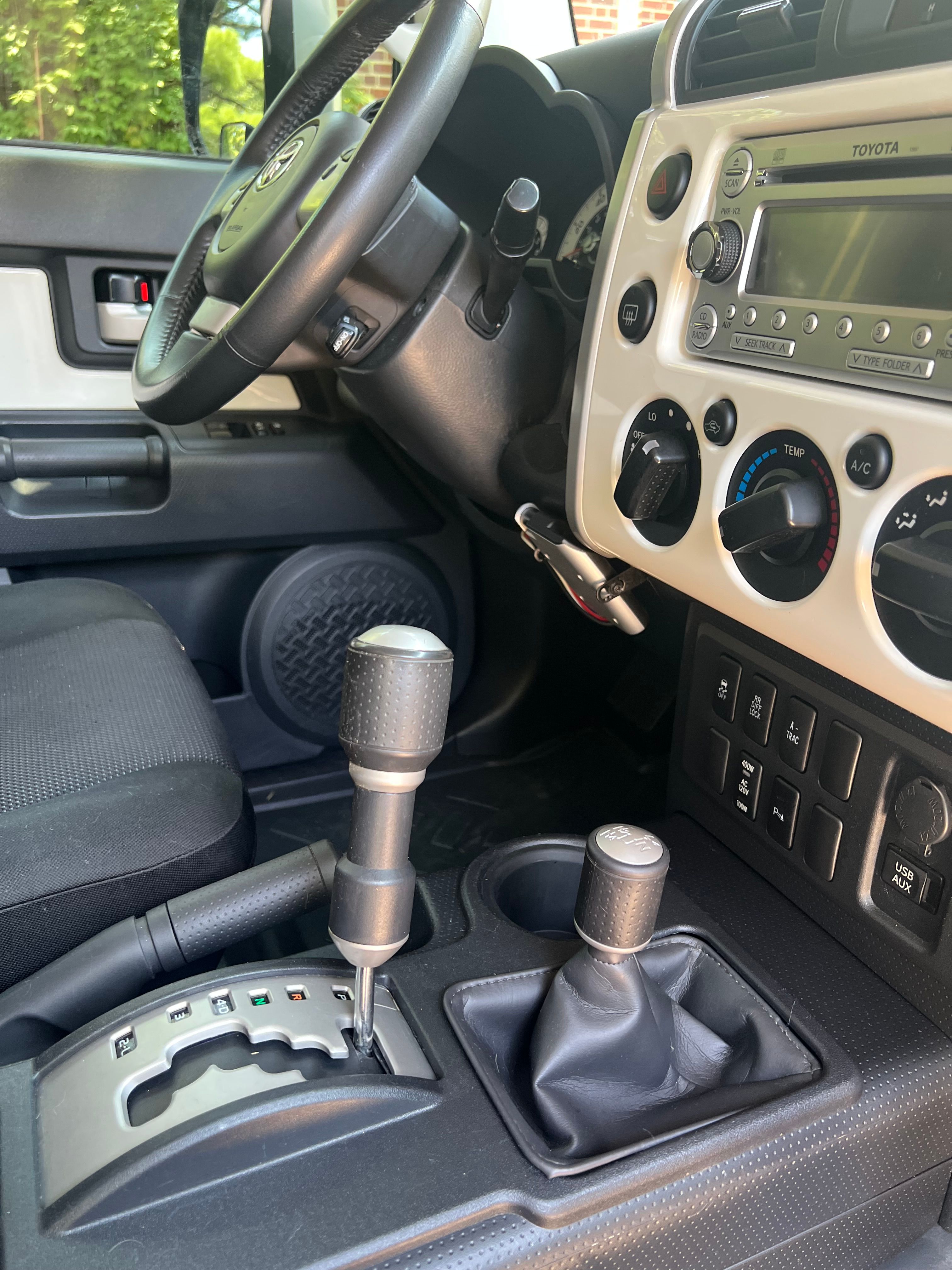 Used 2013 Toyota FJ Cruiser 4WD w/ Upgrade Pkg image 10