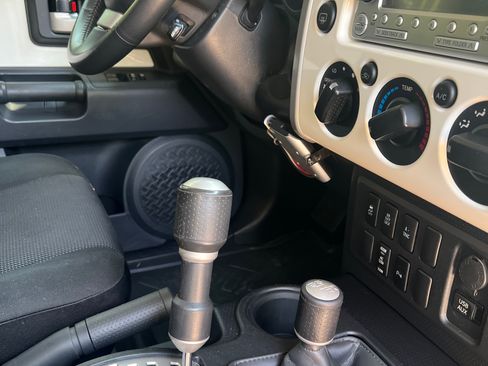Used 2013 Toyota FJ Cruiser 4WD w/ Upgrade Pkg image 10
