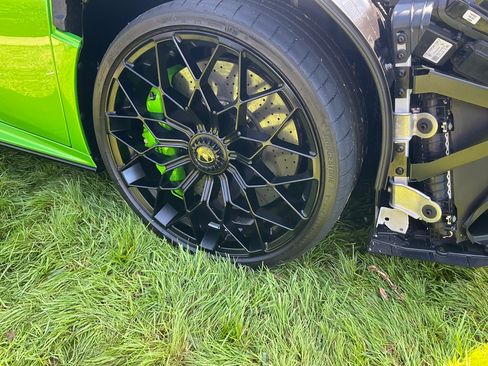 Used 2022 Lamborghini Huracan STO image 9