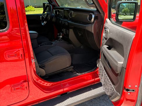 Used 2021 Jeep Wrangler Unlimited Sahara w/ Uconnect 4C Nav & Sound Group AWD/4WD image 15