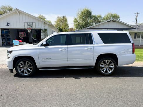 Used 2016 Chevrolet Suburban LTZ image 2