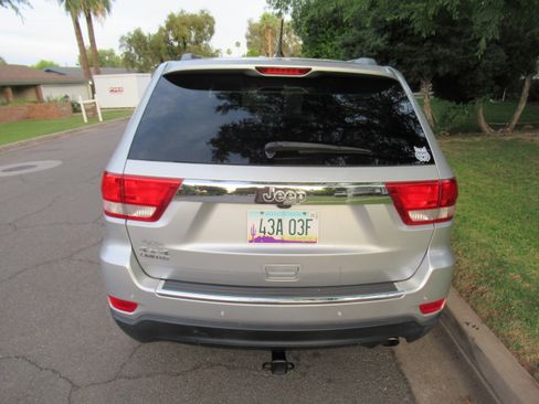Used 2011 Jeep Grand Cherokee Limited AWD/4WD image 6