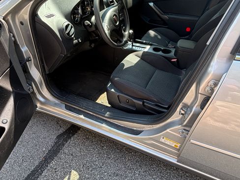 Used 2007 Pontiac G6 Sedan w/ Preferred Package FWD image 8