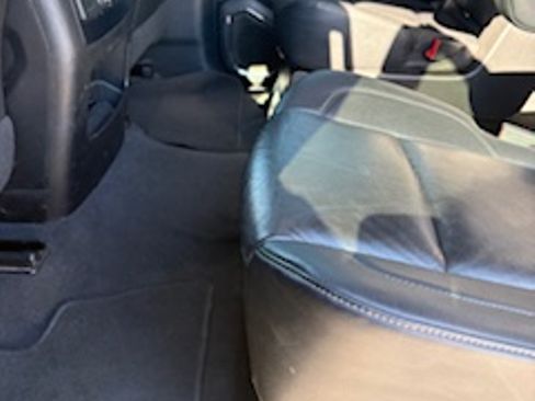 Used 2019 Chevrolet Suburban LT image 11