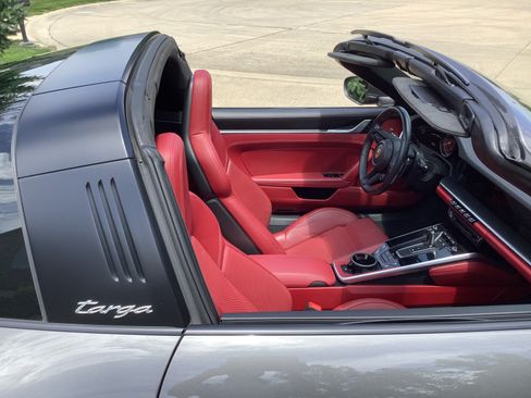 Used 2021 Porsche 911 AWD/4WD image 5