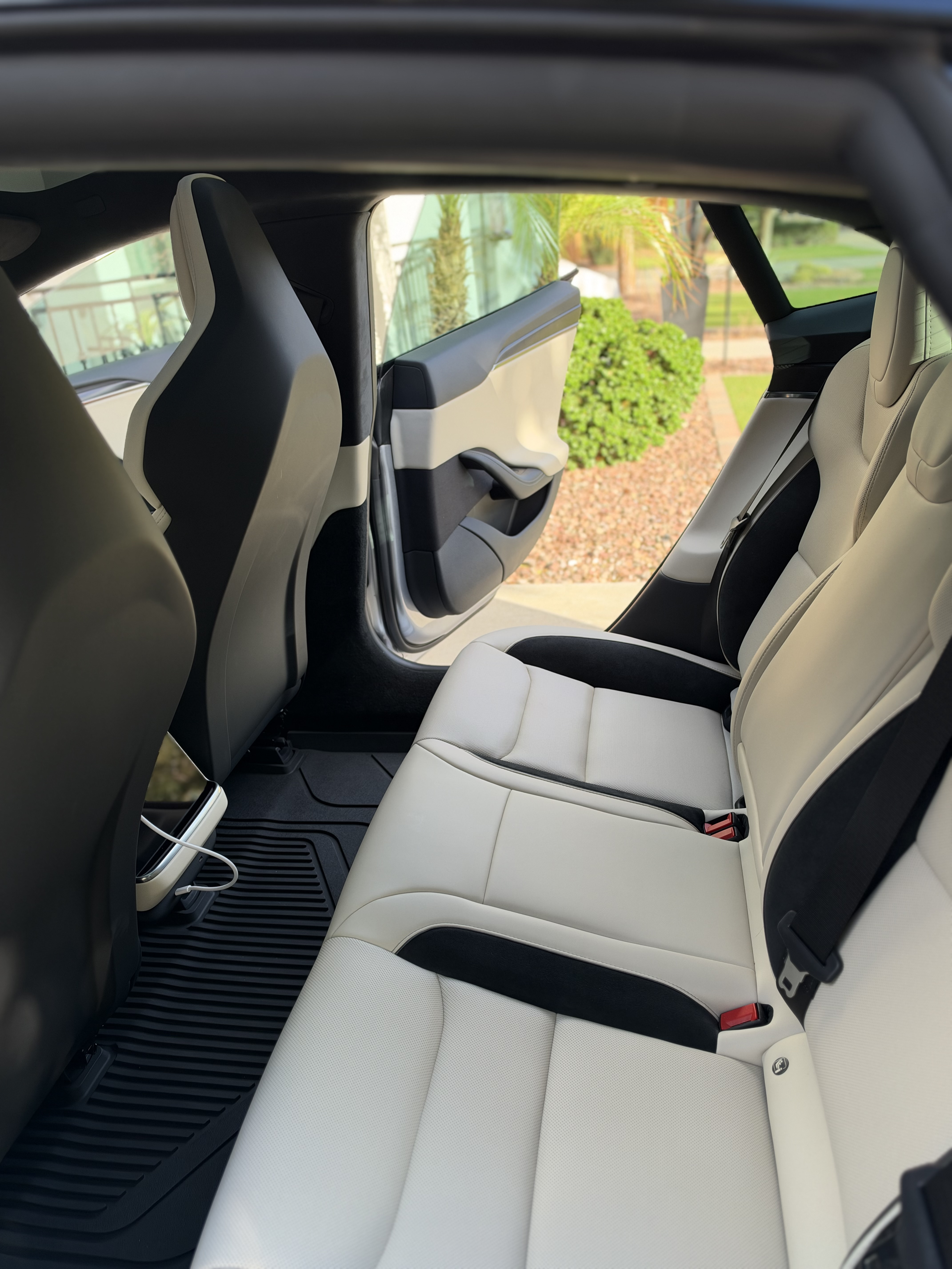 Used 2026 Tesla Model S Plaid AWD/4WD image 30