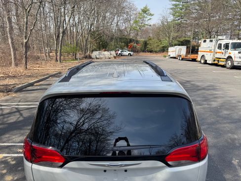 Used 2017 Chrysler Pacifica Touring-L Plus w/ Advanced Safetytec Group image 8