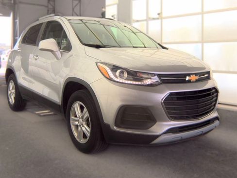 Used 2018 Chevrolet Trax LT w/ LT Convenience Package AWD/4WD image 1