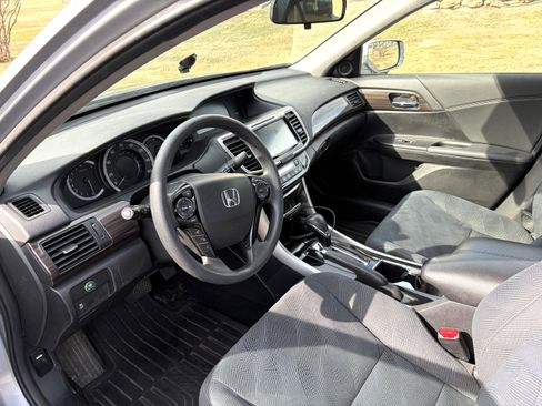 Used 2017 Honda Accord EX image 6