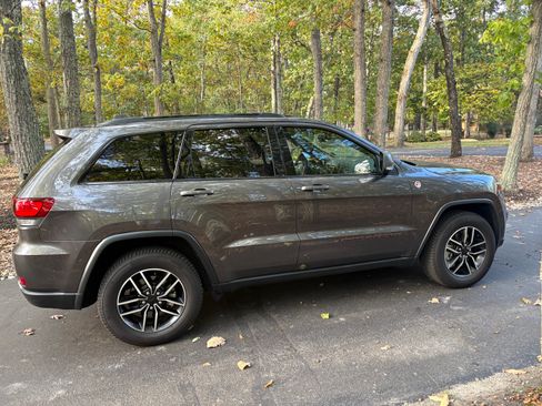 Used 2021 Jeep Grand Cherokee Trailhawk w/ Trailhawk Luxury Group image 1