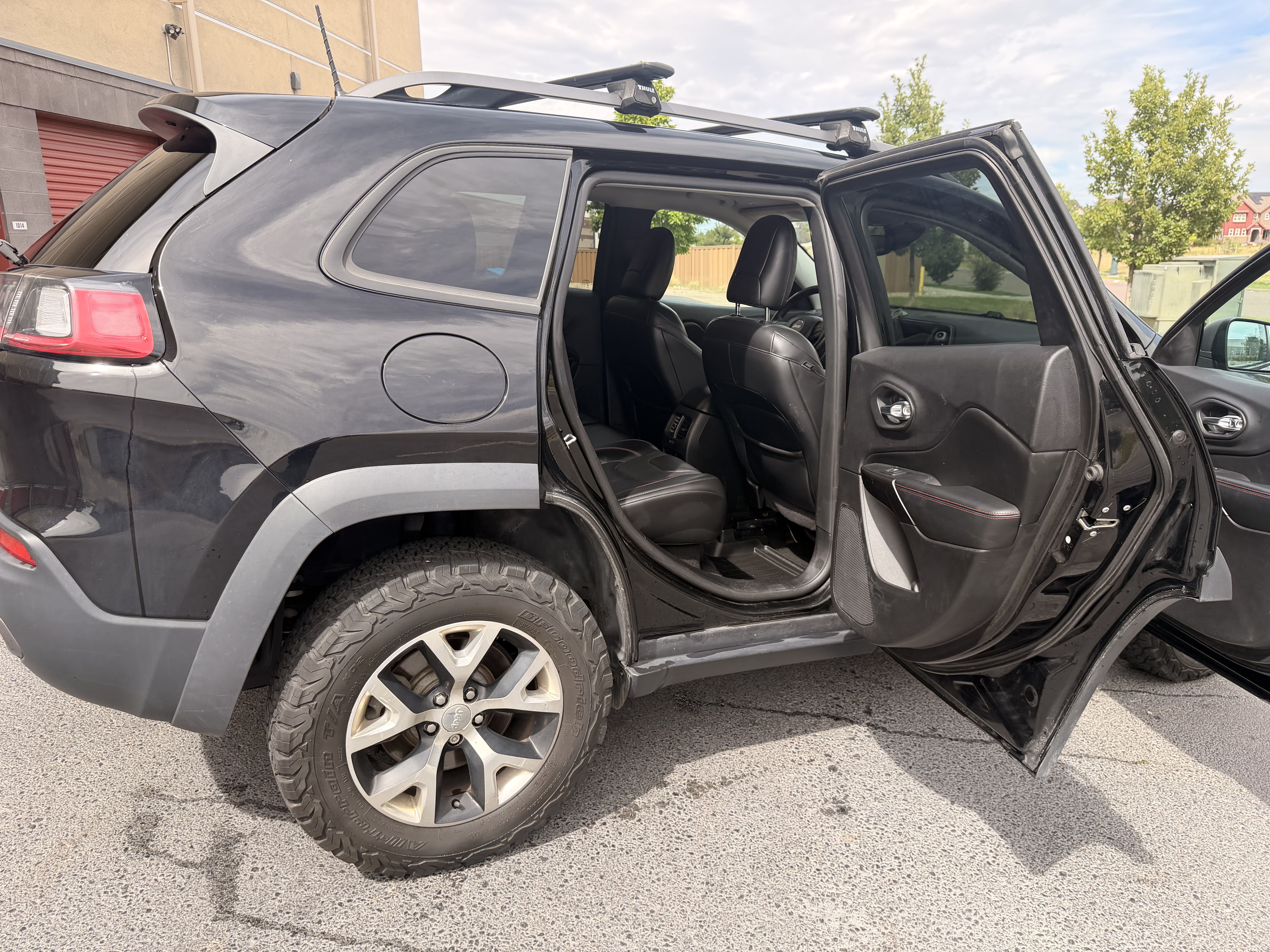 Used 2019 Jeep Cherokee Trailhawk AWD/4WD image 12