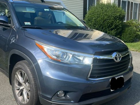 Used 2015 Toyota Highlander XLE AWD/4WD image 1