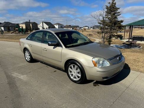 Used 2005 Ford Five Hundred Limited image 2
