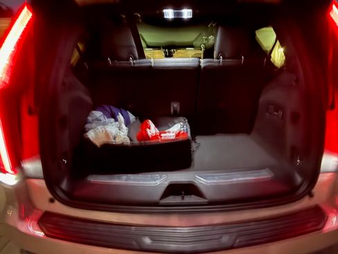 Used 2023 Cadillac Escalade Premium Luxury image 8