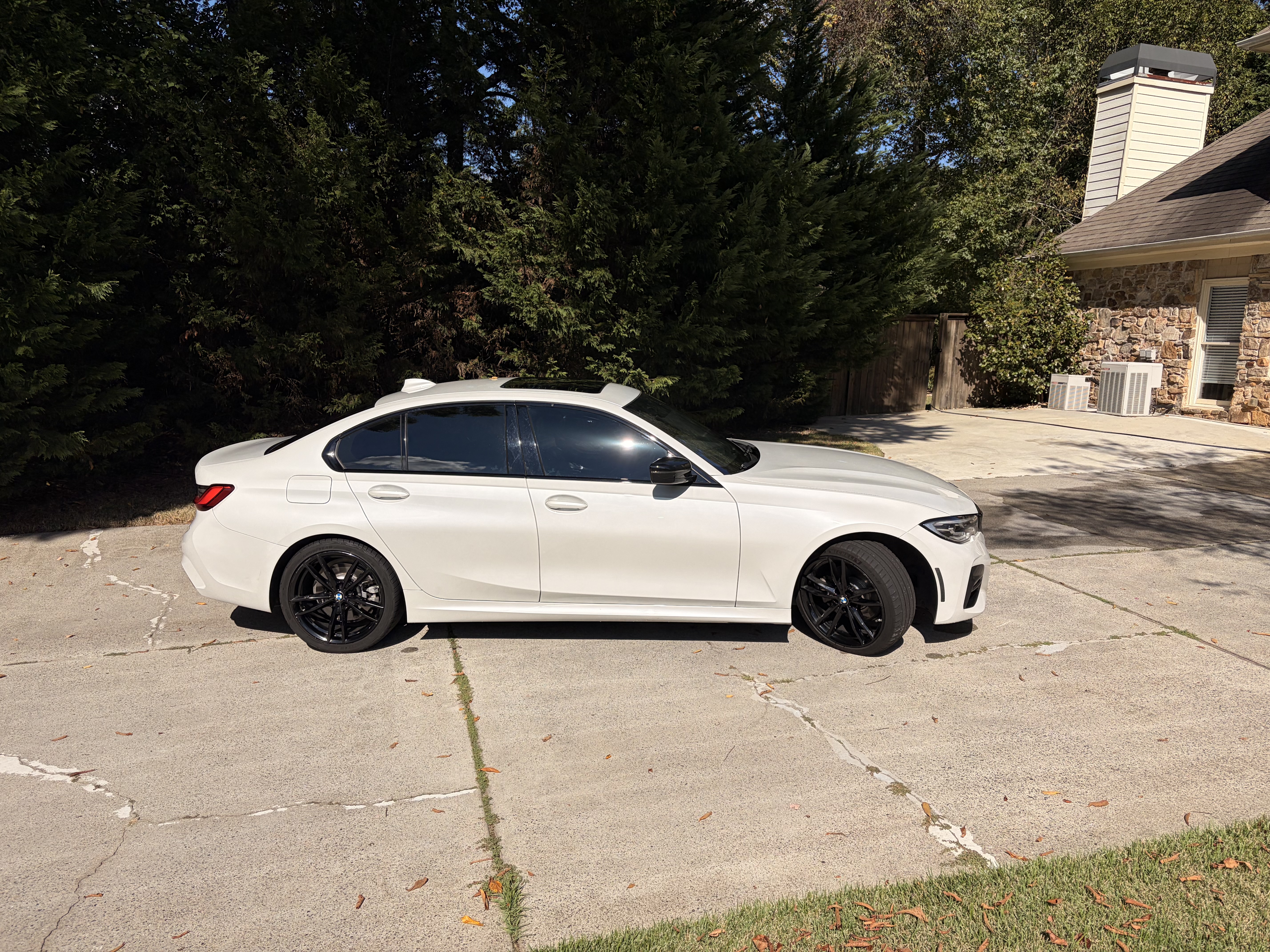 Used 2021 BMW 330i Sedan w/ M Sport Package RWD image 2