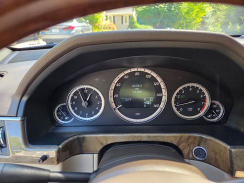 Used 2011 Mercedes-Benz E 550 4MATIC Sedan image 28