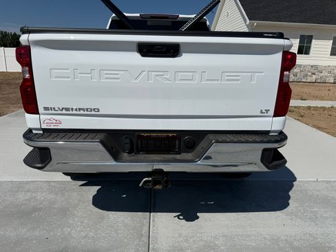 Used 2024 Chevrolet Silverado 2500 LT w/ Convenience Package image 8