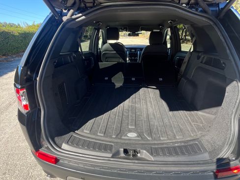 Used 2018 Land Rover Discovery Sport SE image 17