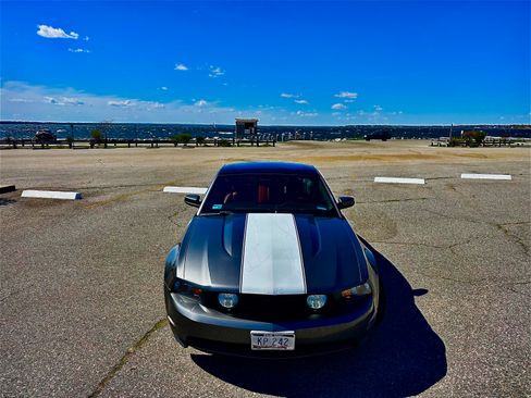 Used 2010 Ford Mustang GT Premium RWD image 11