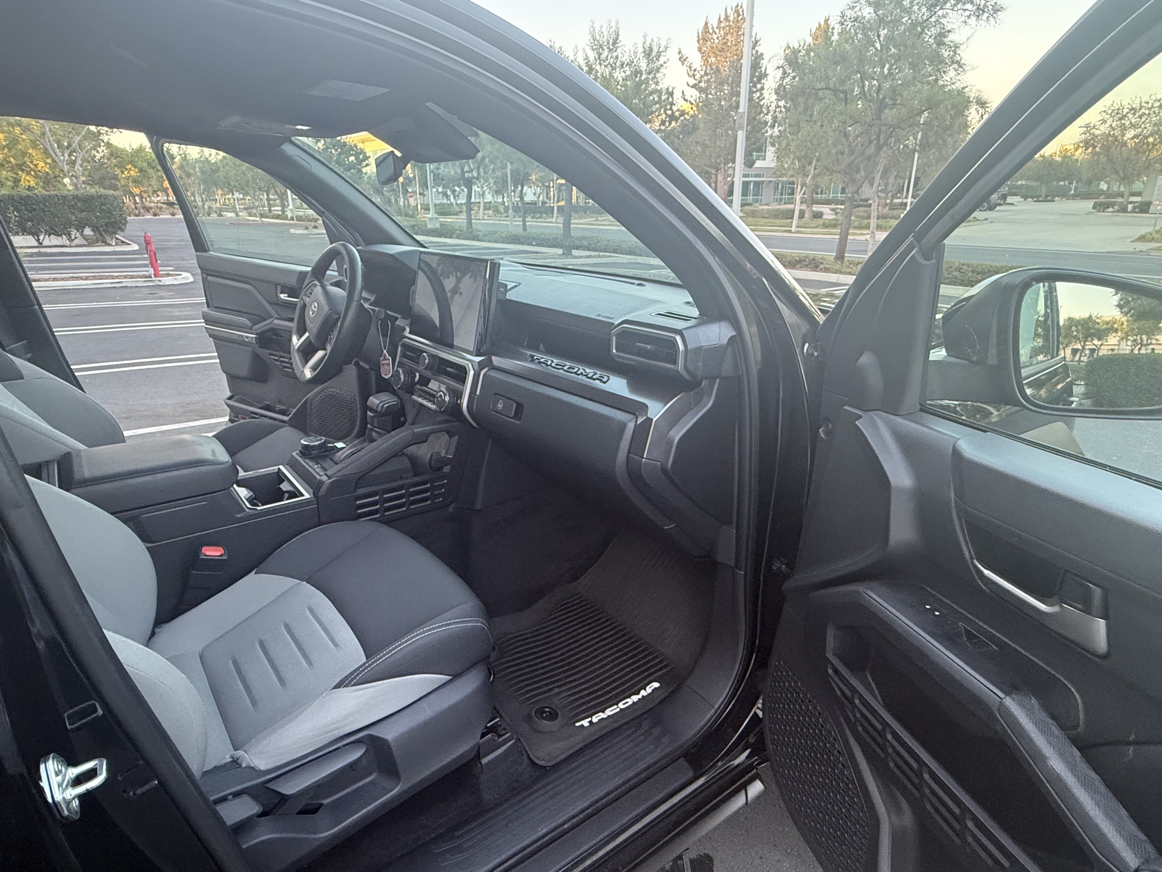 Used 2025 Toyota Tacoma TRD Off-Road AWD/4WD image 11