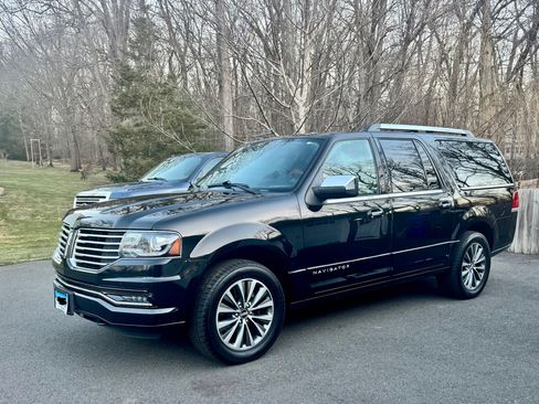 Used 2017 Lincoln Navigator L Select image 2