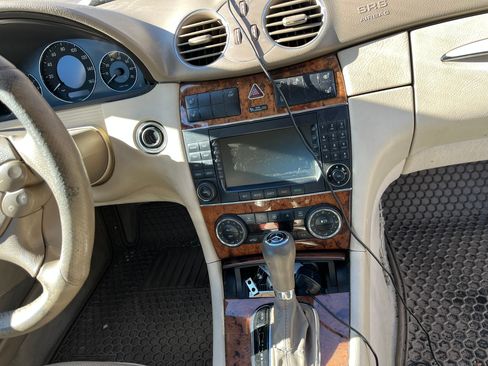 Used 2008 Mercedes-Benz CLK 550 Cabriolet image 25