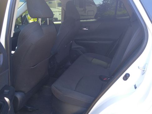 Used 2021 Toyota Venza LE image 5