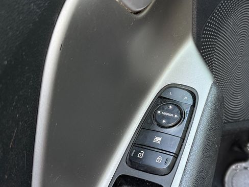 Used 2018 Kia Niro LX image 9