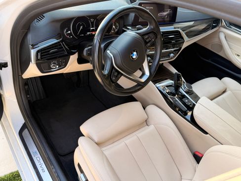 Used 2019 BMW 530e w/ Convenience Package image 10