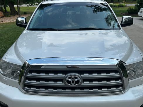 Used 2015 Toyota Sequoia Platinum AWD/4WD image 6
