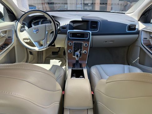 Used 2016 Volvo S60 T5 Inscription Platinum image 9