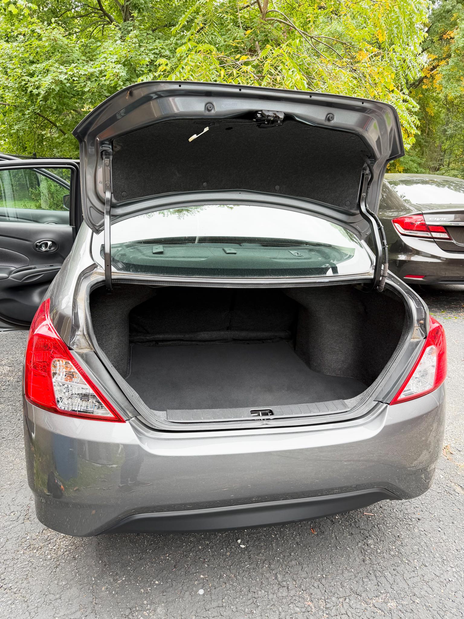 Used 2017 Nissan Versa SV FWD image 9
