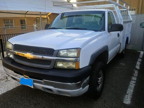Used 2004 Chevrolet Silverado 2500 W/T image 2