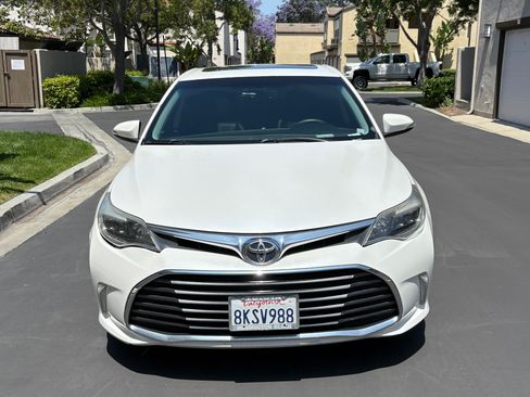Used 2016 Toyota Avalon XLE Premium image 4