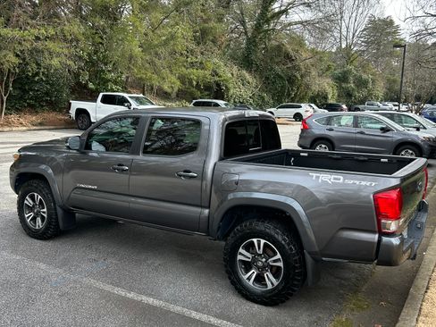 Used 2017 Toyota Tacoma TRD Sport w/ Premium & Technology Package image 5