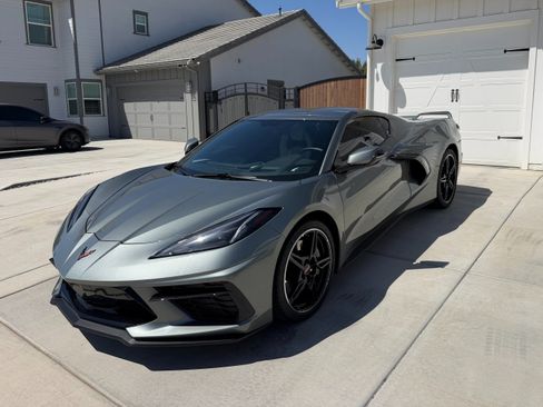 Used 2022 Chevrolet Corvette Stingray Preferred Cpe w/ Z51 Performance Package RWD image 1