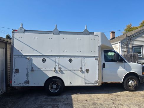Used 2005 Chevrolet Express 3500 Van Cab-Chassis 2D image 1