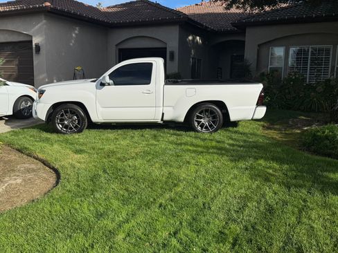 Used 2014 Toyota Tacoma 2WD Regular Cab image 10