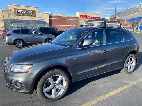 Used 2017 Audi Q5 2.0T Premium Plus w/ Technology Package AWD/4WD image 2