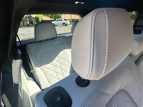 Used 2025 BMW X7 xDrive40i w/ M Sport Package AWD/4WD image 5