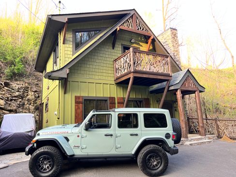 Used 2023 Jeep Wrangler Unlimited Rubicon w/ Xtreme 35 Tire Package image 8